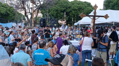 Manifestantes contra la legalización del IVE en Argentina.