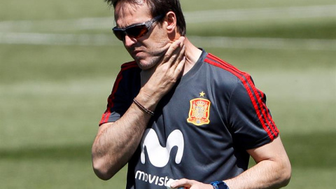 El seleccionador de España Julen Lopetegui durante el entrenamiento de ayer. /EFE