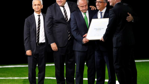 Los presidentes de las asociaciones de EEUU, Canadá y México de fútbol, junto al presidente de la FIFA, Gianni Infantino. /EFE