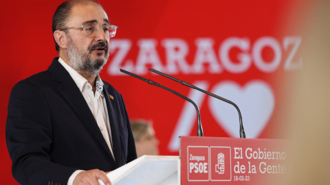 El presidente de Aragón, Javier Lambán, interviene durante un acto de precampaña en el Palacio de Congresos de Zaragoza, a 18 de febrero de 2023.