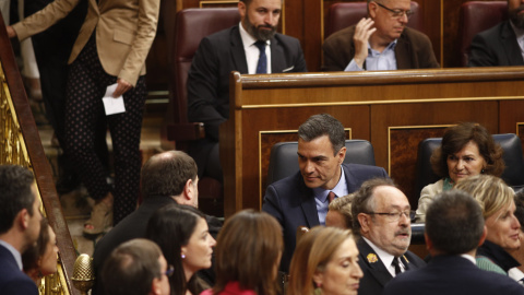 Momento del saludo entre Oriol Junqueras y Pedro Sánchez. - EUROPA PRESS