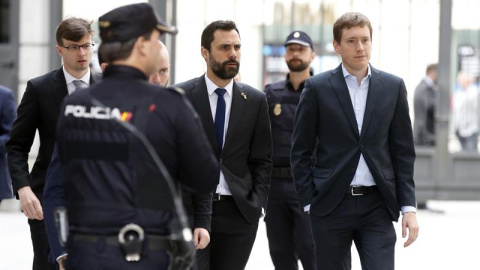 El presidente del parlamento catalán, Roger Torrenet, a su llegada al Congreso de los Diputados. - EFE