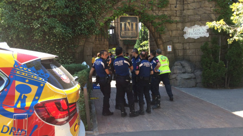 Imágenes de la Policía y el Samur en su intervención tras el accidente del Parque de Atracciones de Madrid./Twitter Emergencias