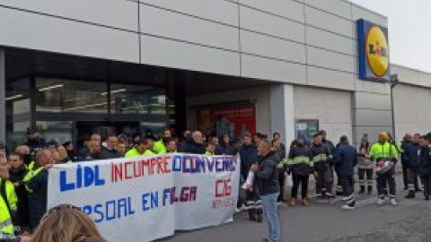 Los trabajadores de Lidl en Narón llevan en huelga 67 días para exigir que se cumpla su convenio