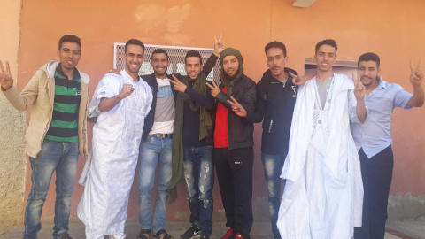 Varios integrantes del grupo de estudiantes saharauis 'Compañeros de El Uali', que han sufrido torturas y represión  en las cárceles de Marruecos