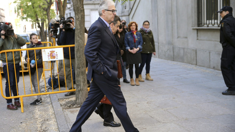 El exinterventor de la Junta de Andalucía Manuel Gómez Martínez, a su llegada al Tribunal Supremo. EFE/Chema Moya