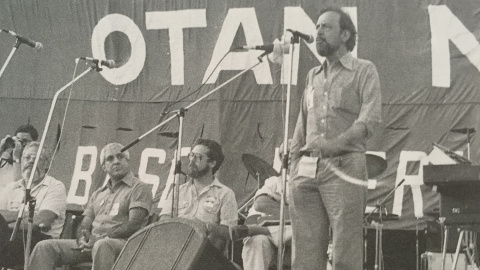 Pablo Castellano, en 1981, en un mitin contra la OTAN. Archivo EFE