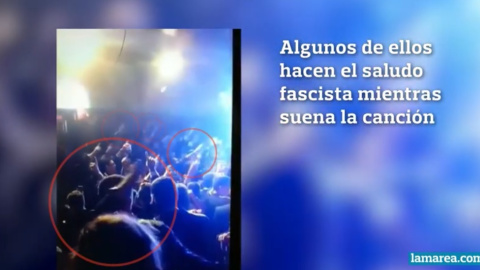 Jóvenes cantando himno fascista