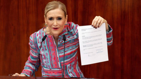 La presidenta de la Comunidad de Madrid, Cristina Cifuentes, durante su comparecencia en la Asamblea para explicar el caso del máster. EFE