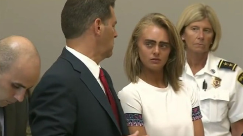 Michelle Carter y su abogado durante el juicio /abc News