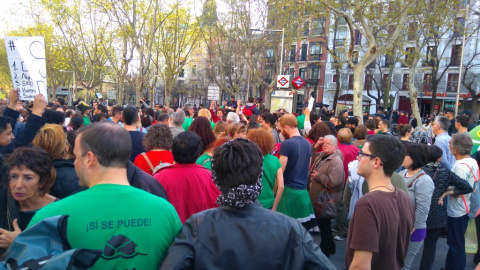 Cacerolada en Madrid a favor de la Ley 24/2015 de la PAH. Cuenta de twitter de la PAH