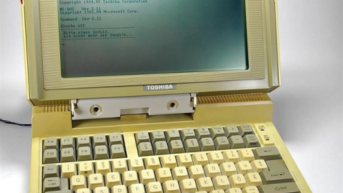 El primer ordenador portátil, el Toshiba T1100, cumple 30 años