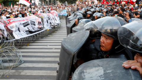 22/05/2019 - Activistas indonesios protestan en los alrededores de la sede del Consejo de Supervisión Electoral | EFE/ Adi Weda