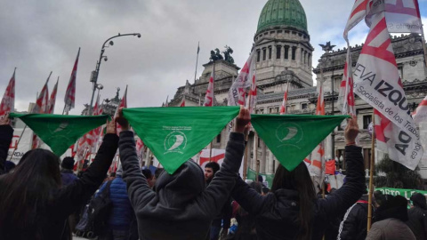 El Congreso estuvo rodeado de manifestantes durante casi un día entero. (SANDRA RODRÍGUEZ)