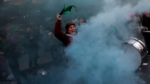 Alegría desbordante en las calles de Buenos Aires. (DAVID FERNÁNDEZ | EFE)