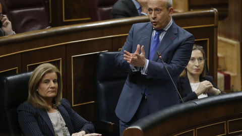 El ministro de Educación, José Ignacio Wert, durante su intervención en la sesión de control al Ejecutivo que se celebra hoy en el Congreso. EFE/Juan Carlos Hidalgo