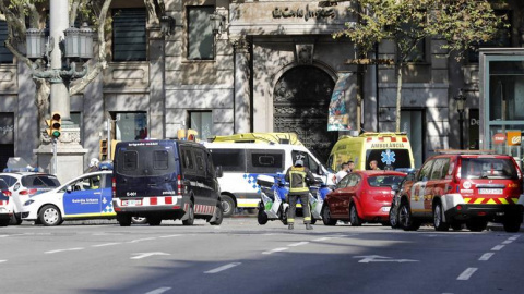 El atentado de Barcelona deja 13 muertos y más de un centenar de heridos / EFE