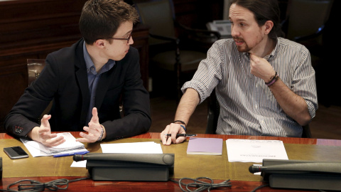 Pablo Iglesias e Íñigo Errejón durante la reunión de negociación entre Podemos, PSOE y Ciudadanos que tuvo lugar el 7 de abril. /REUTERS/Sergio Perez