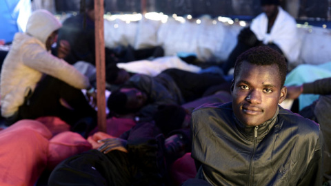 Un migrante a bordo del Aquarius. (REUTERS)