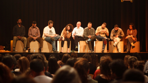 El equipo de The Palestinian Circus School durante el debate posterior a la actuación en Barcelona - Marta Saiz