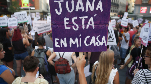 Concentración en la Plaza del Callao de Madrid bajo el lema "Todas somos Juana" , en apoyo a Juana Rivas. EFE/Mariscal