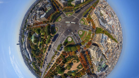 La ciudad de París que parece estar dividida por los Campos Elíseos / AirPano