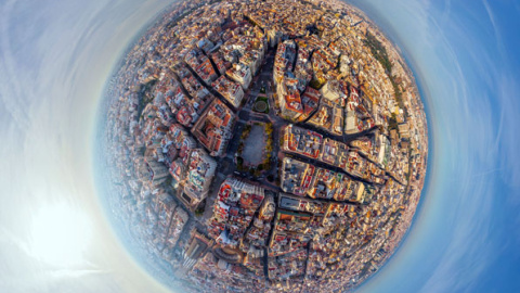 Valencia aparece cuadriculada en pequeños bloques si la observamos desde el cielo / AirPano