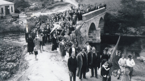 Luis Trigo, en un entierro laico en Mondoñedo en abril de 1936.