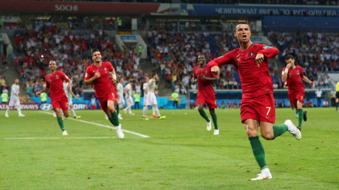 Cristiano celebra su tercer gol a España. REUTERS/Hannah McKay