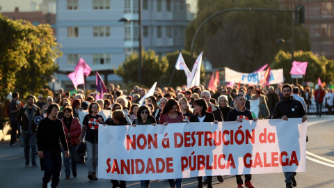 Manifestación en Santiago de Compostela en defensa de la sanidad pública. EFE