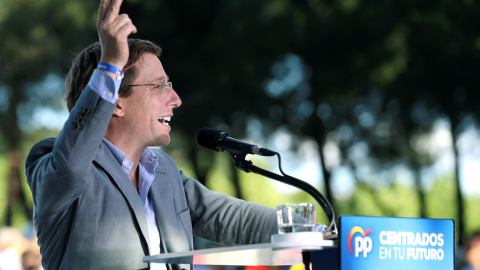 24/05/2019.- El candidato popular al Ayuntamiento de Madrid, José Luis Martínez-Almeida, interviene este viernes en el acto de cierre de campaña celebrado en Puente del Rey (Madrid). EFE/ J.J Guillén