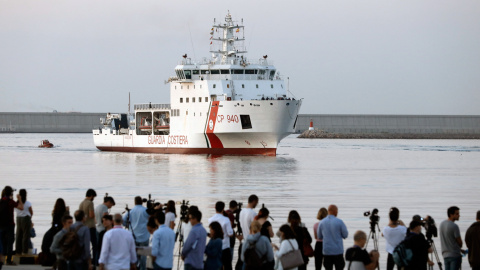 El Dattilo a su llegada al puerto de Valencia. - EFE