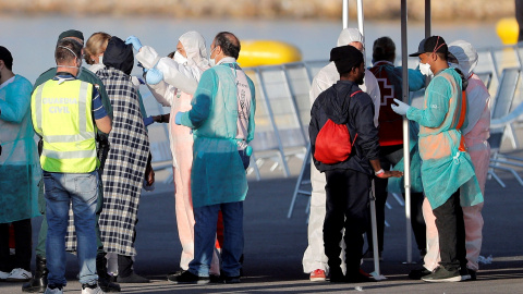 Un dispositivo de emergencia de 2.320 personas ha esperado en el puerto de Valencia. - EFE