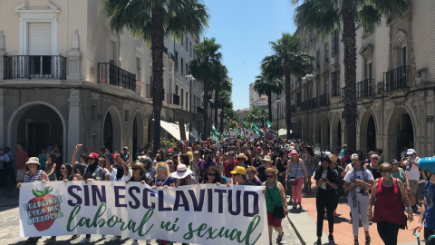 Miles de personas se manifiestan en Huelga, una convocatoria organizado por el SAT, CNT y CGT / Raúl Bocanegra