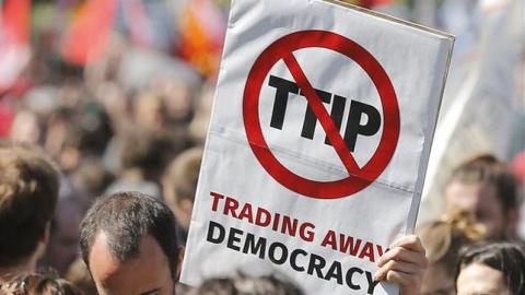 Una manifestación en Bruselas contra el TTIP.- EFE