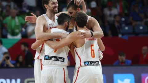 España gana la medalla de bronce en el último Eurobasket de Navarro. EFE/EPA/Tolga Bozoglu