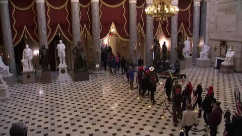 Momento en el que los partidarios de Trump entran al Capitolio