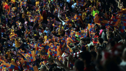 Pitada monumental al himno en la final de la Copa del Rey en Camp Nou entre el Baça y el Athletic de Bilbao. EFE