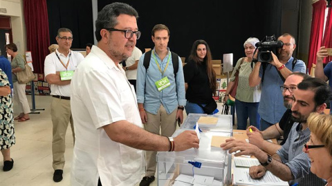 26/05/2019 - El líder de Vox en Andalucía, Francisco Serrano, ha animado a los electorales a votar “sin miedo ni complejos” y se ha mostrado convencido de que en la jornada de hoy se decidirá “lo mejor para España y para Europa”, en declara