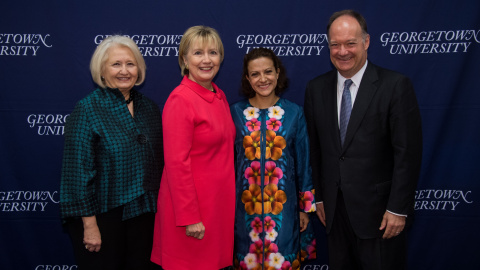 Jineth Bedoya recibiendo el Premio de Democracia y Paz de la Universidad de Georgetown en Washington (2017). / Cortesía EL TIEMPO