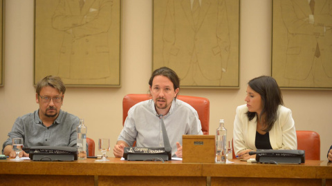 Xavier Domènech, Pablo Iglesias i Irene Montero han anunciat una taula de diàleg enfront la deriva del PP de cara a l'1-O. PODEMOS