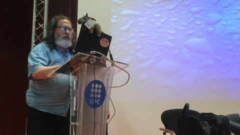 Richard Stallman, en la seva conferència aquest dilluns 19 de juny a Barcelona. / CB.