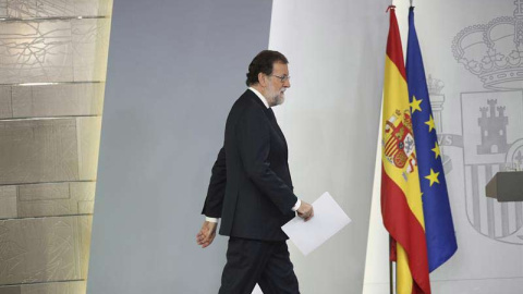 El presidente del Gobierno, Mariano Rajoy, al inicio de su comparecencia esta tarde en el Palacio de La Moncloa. | CHEMA MOYA (EFE)