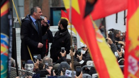 El secretario general de Vox, Javier Ortega Smith, interviene en concentración de Jusapol frente al Congreso del pasado 3 de marzo.