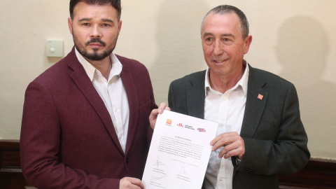 05/03/2020.- El portavoz de ERC en el Congreso, Gabriel Rufián, junto al diputado de Compromís, Joan Baldoví, en una imagen de archivo en el Congreso. Eduardo Parra / Europa Press