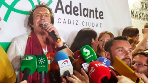 José María González, Kichi, celebra la victoria en Cádiz. EFE