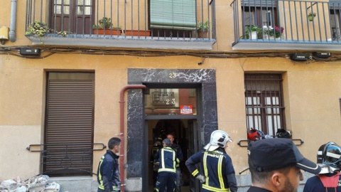 Se derrumban las pasarelas de una corrala en Madrid sin heridos. / Europa Press