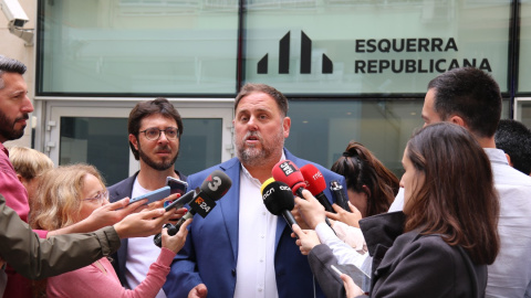 26/04/2023 - El president d'ERC, Oriol Junqueras, en una atenció als mitjans aquest dijous.