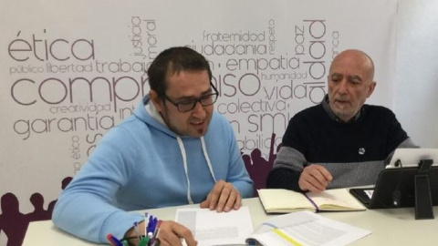 Kiko Garrido, secretario general de Podemos en La Rioja y Miguel Reinares. / EUROPA PRESS