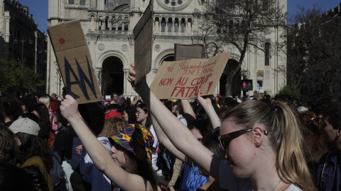 16/04/2022 Manifestantes protestan contra la ultraderecha en París